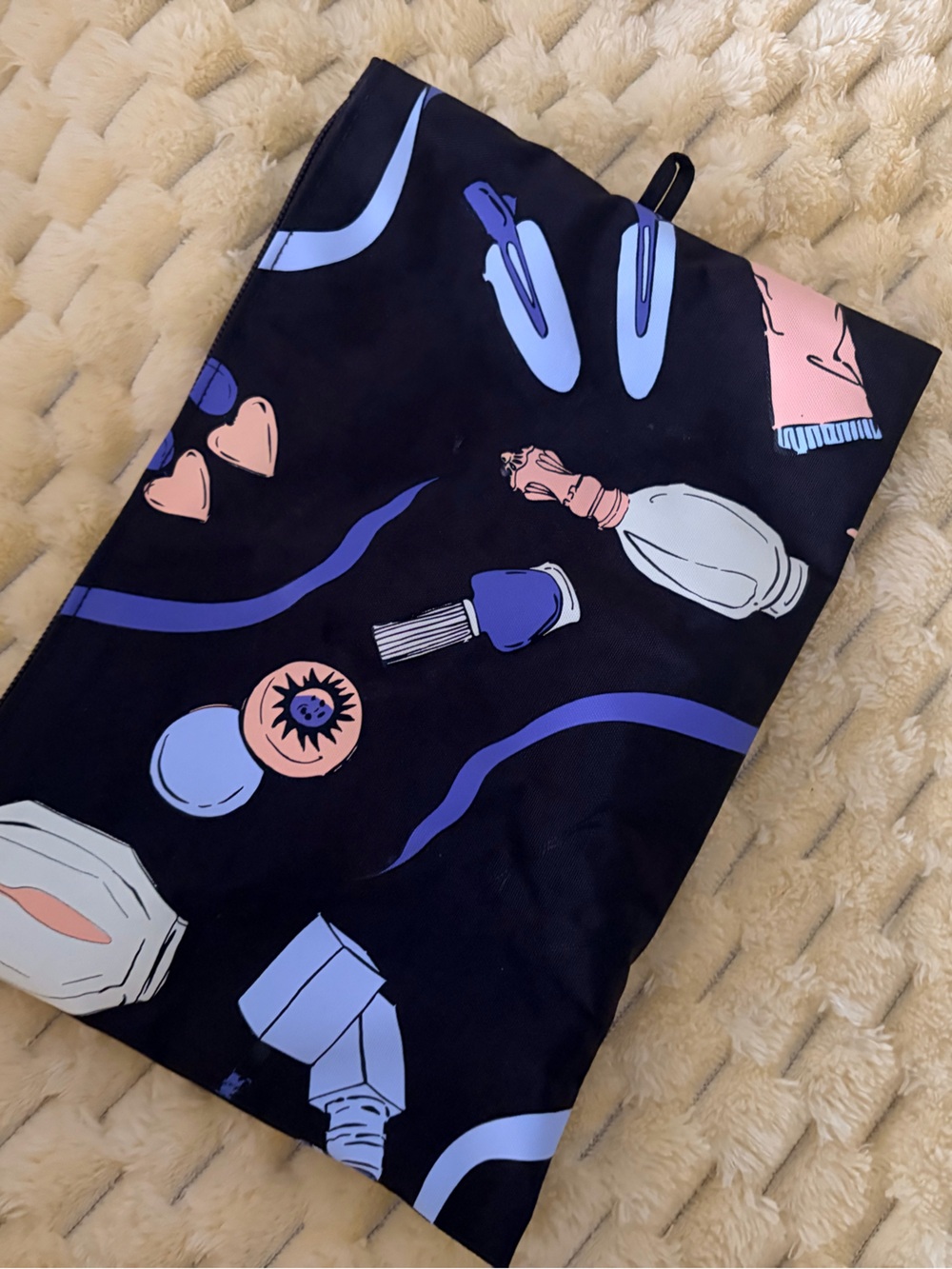 BAGGU large flat pouch in the "Get Ready With Me" print - Picture 3 of 3